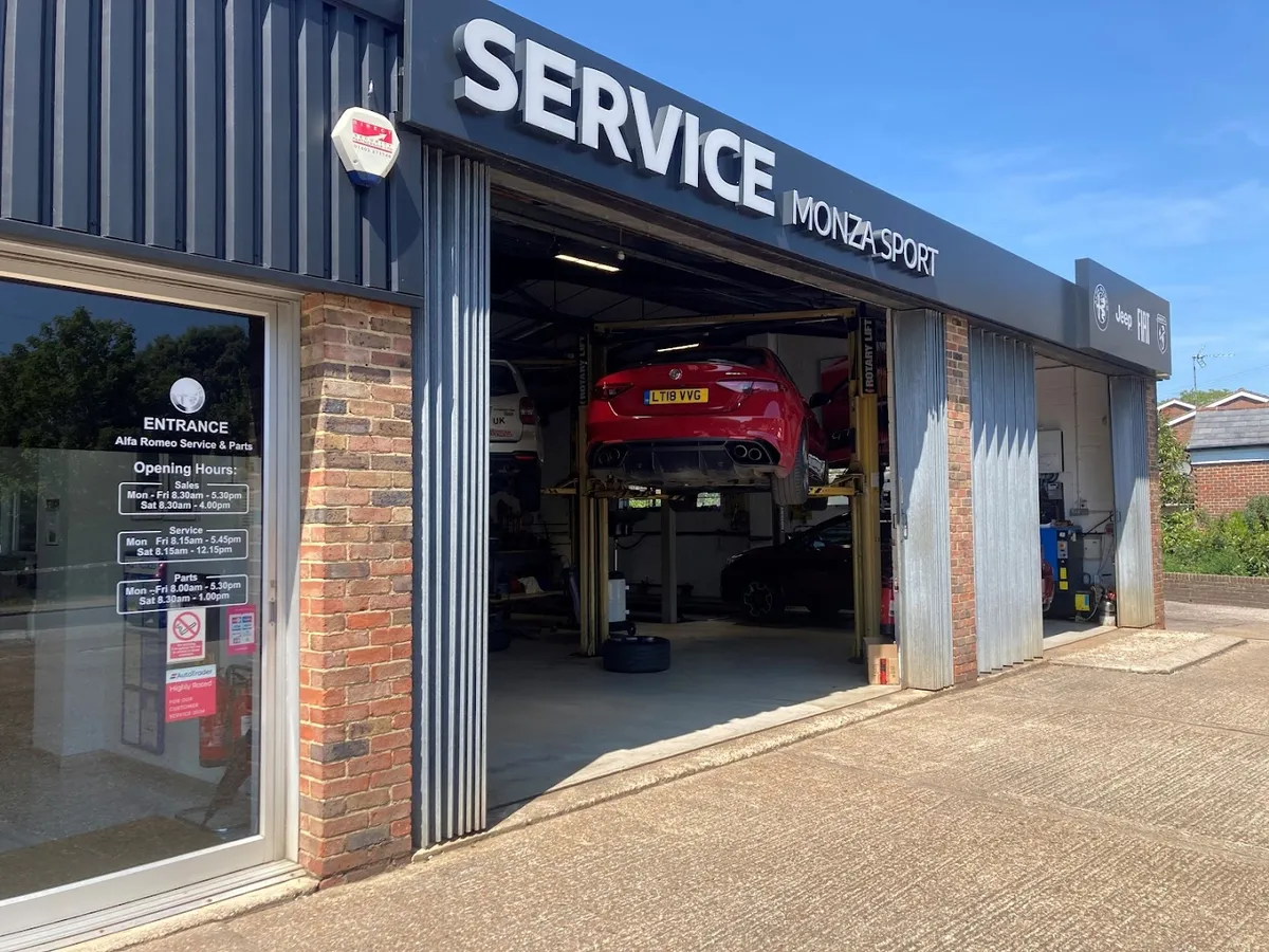 Alfa Romeo Monza Sport photo 3