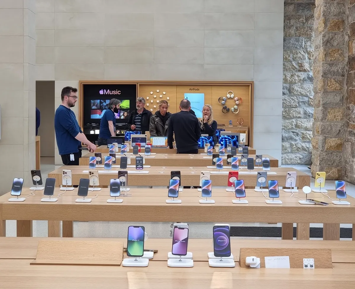 Apple Glasgow photo 3