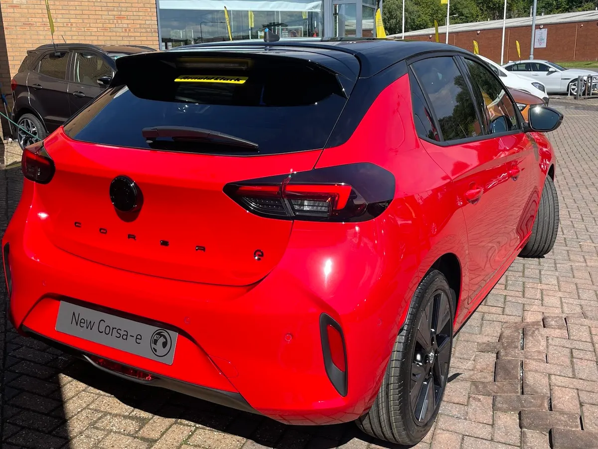 Arnold Clark Glasgow Garscube Road Vauxhall / Leapmotor photo 5