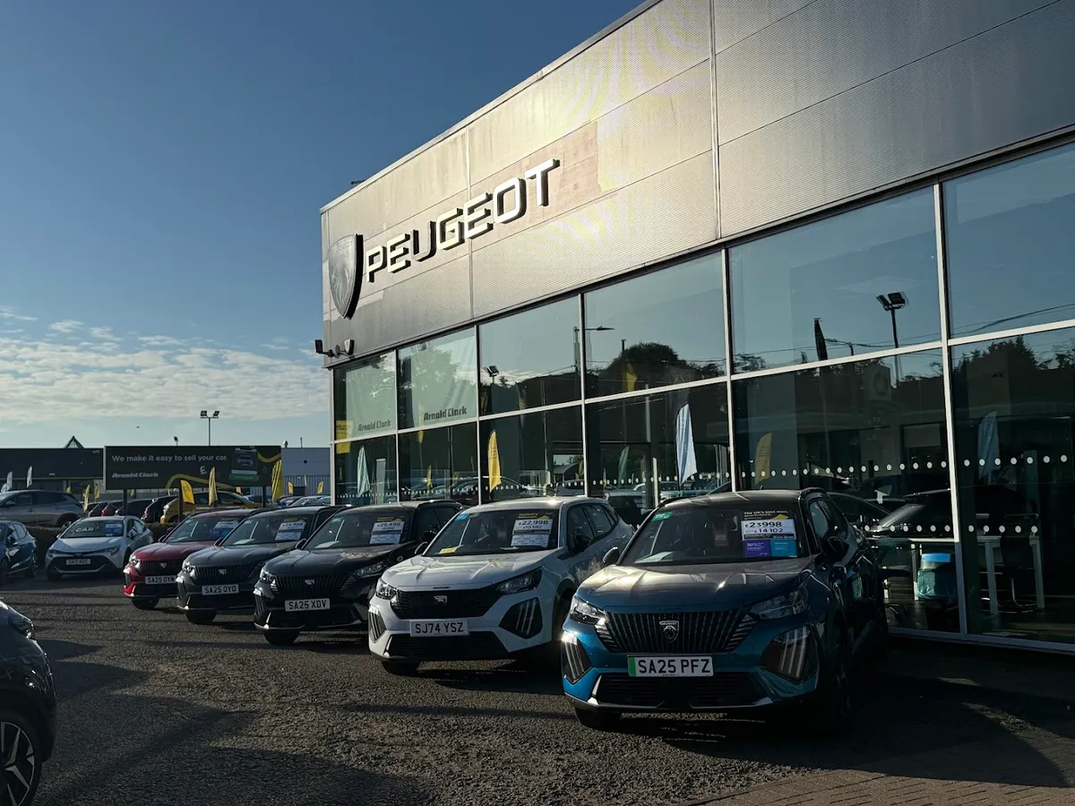 Arnold Clark Glasgow Hamilton Road Peugeot photo 4