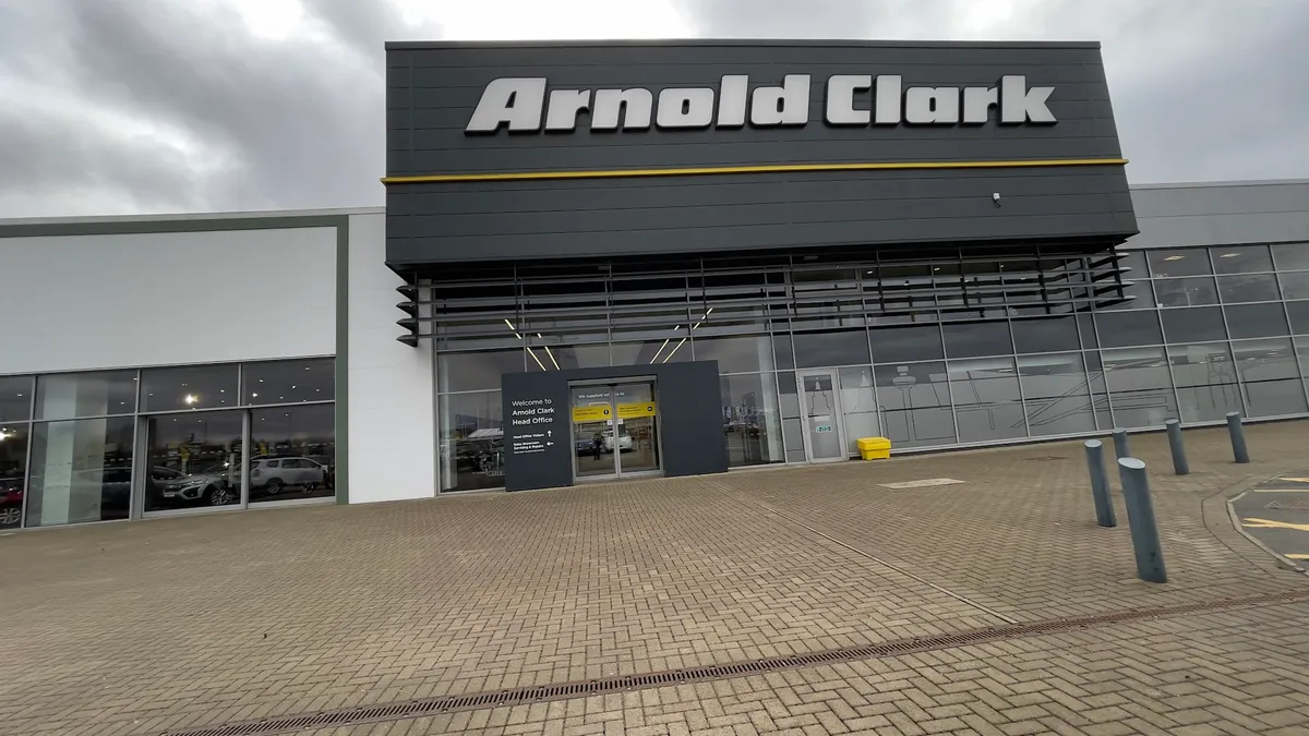 Arnold Clark Hillington Renault — Renault dealer in Glasgow