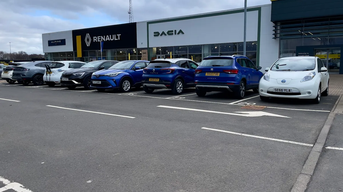 Arnold Clark Hillington Renault photo 5