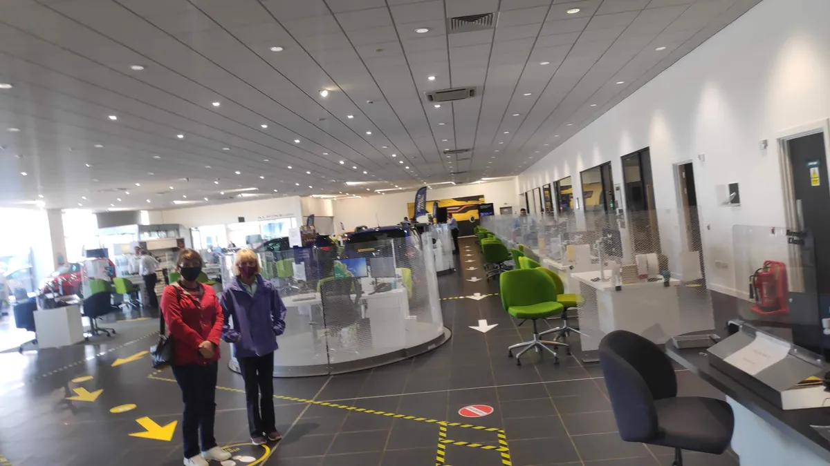 Arnold Clark Hillington Renault photo 9