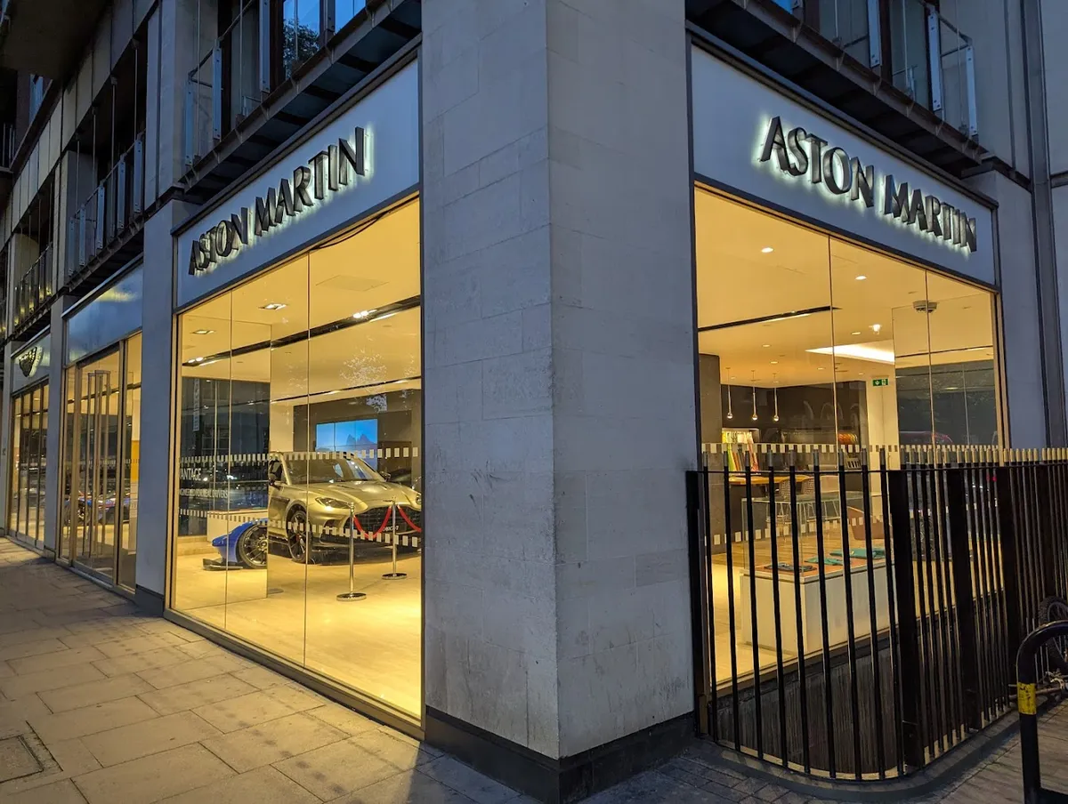 Aston Martin London Mayfair — Car dealer in London