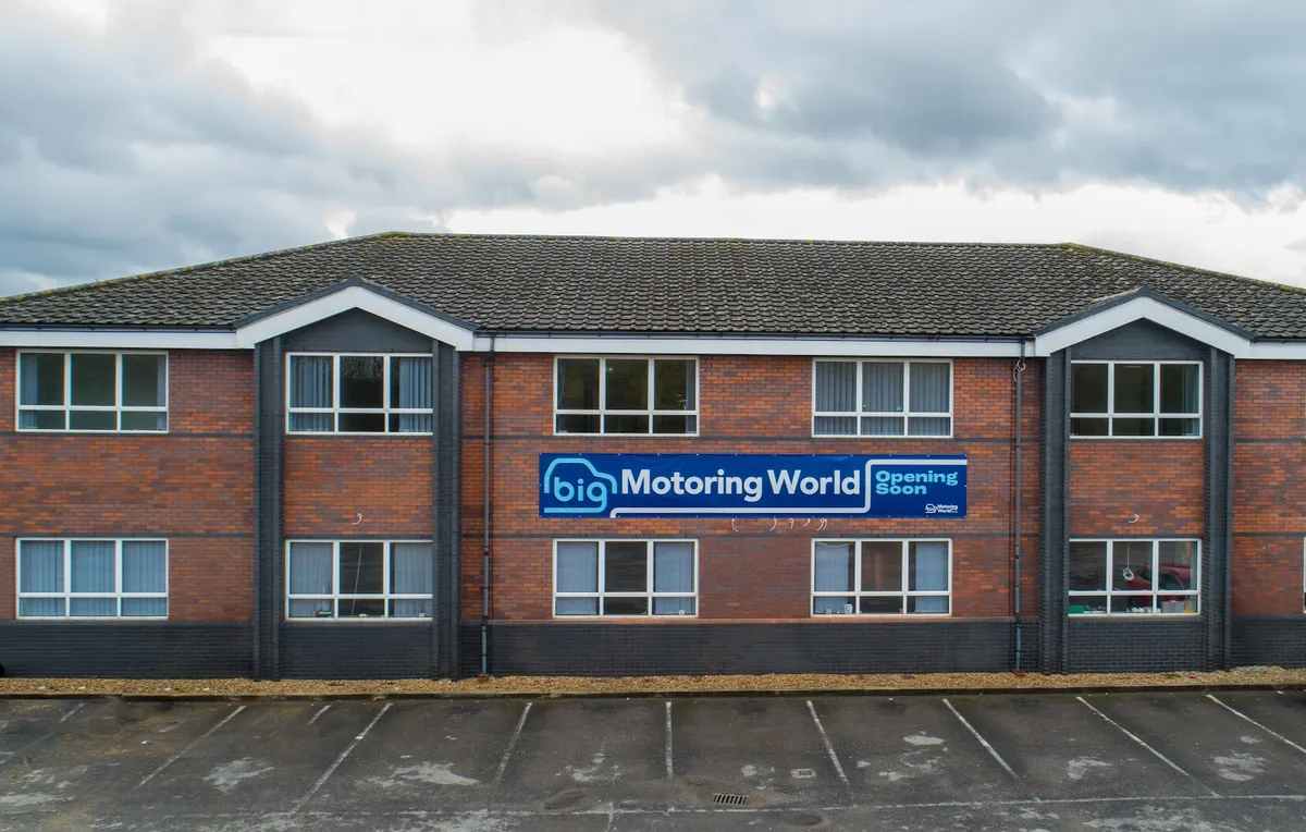 Big Motoring World - Wimbledon — Used car dealer in London