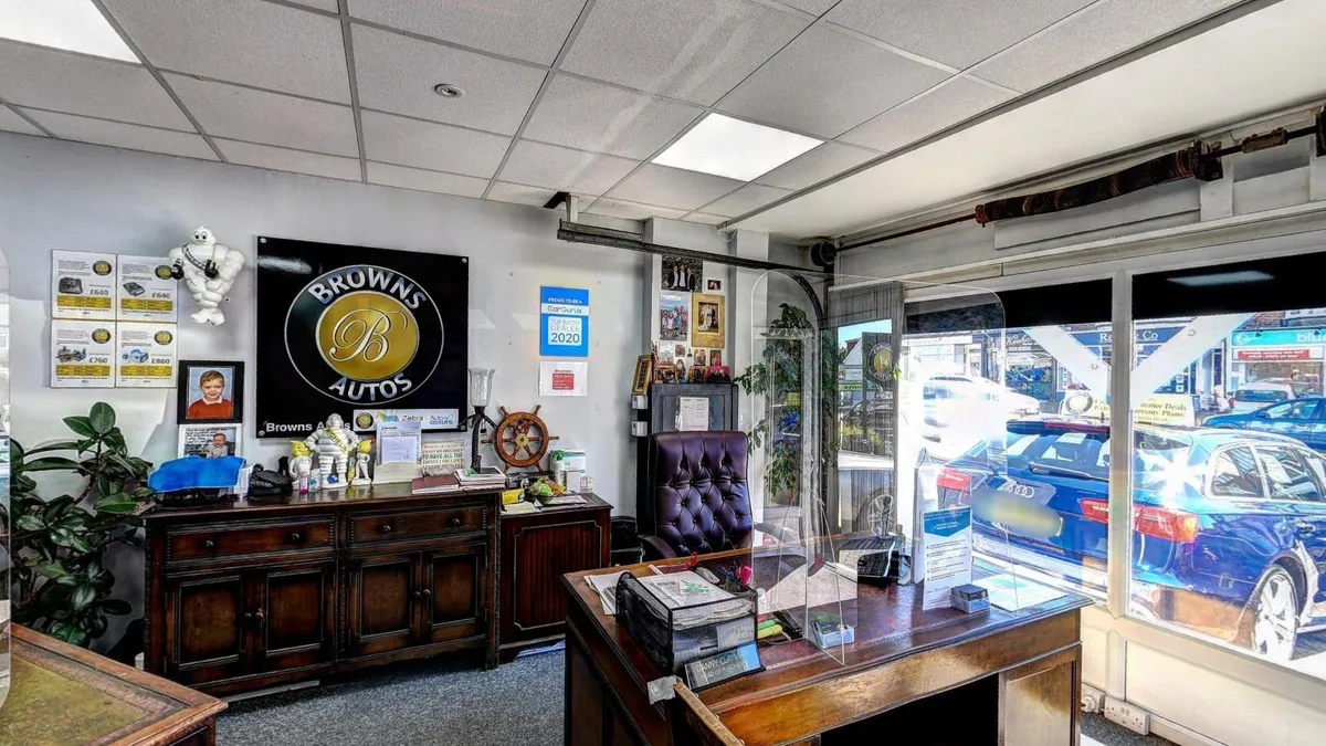 Browns Autos photo 2