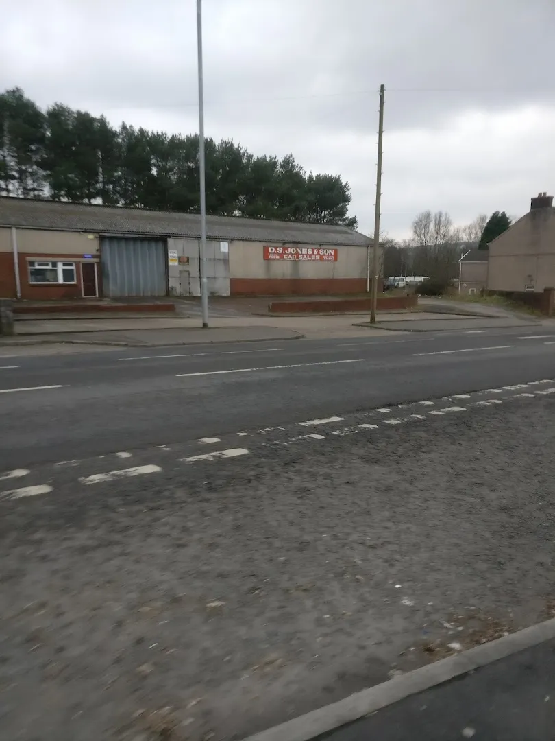 D S Jones & Son Car Sales photo 5