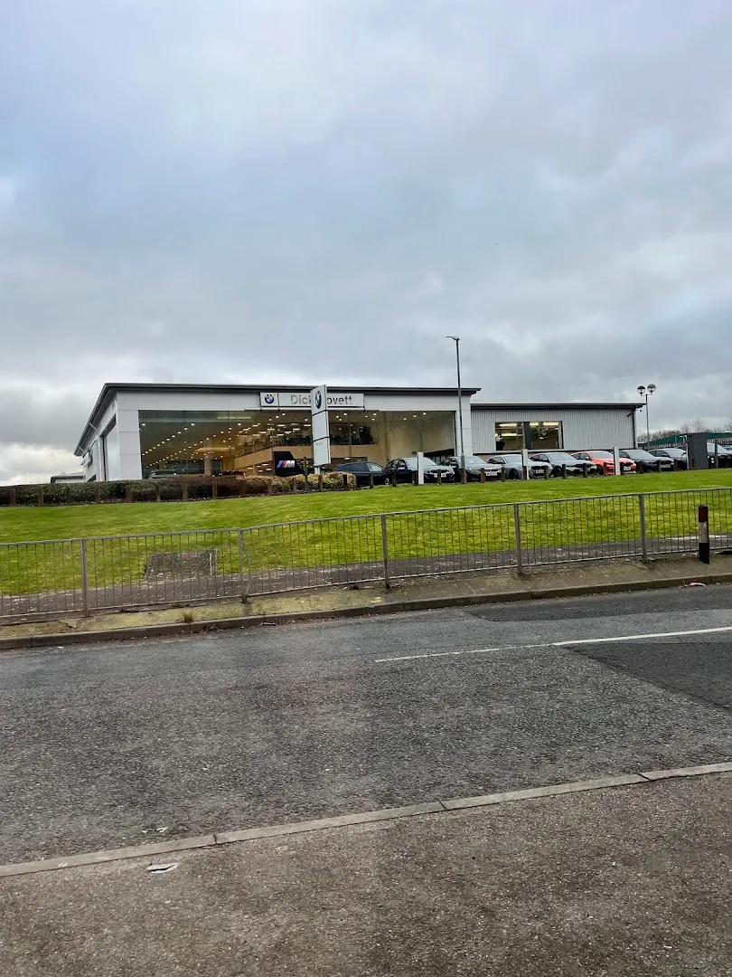 Dick Lovett BMW Swindon photo 7