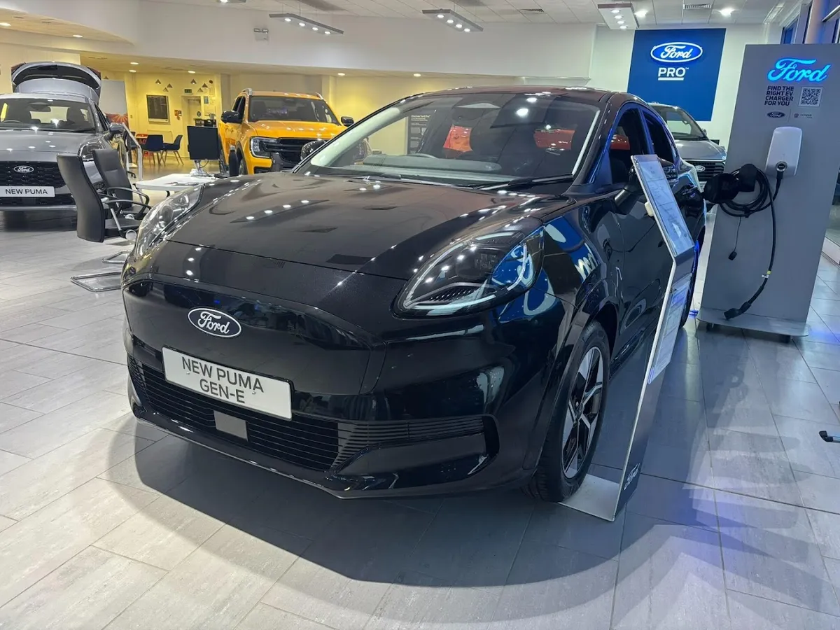 Dinnages Ford Brighton photo 3