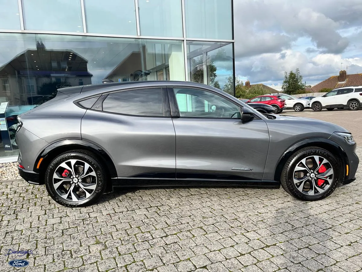 Dinnages Ford Brighton photo 9