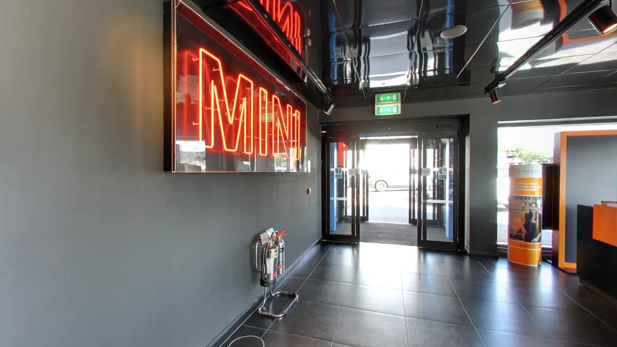 Douglas Park MINI Glasgow photo 5