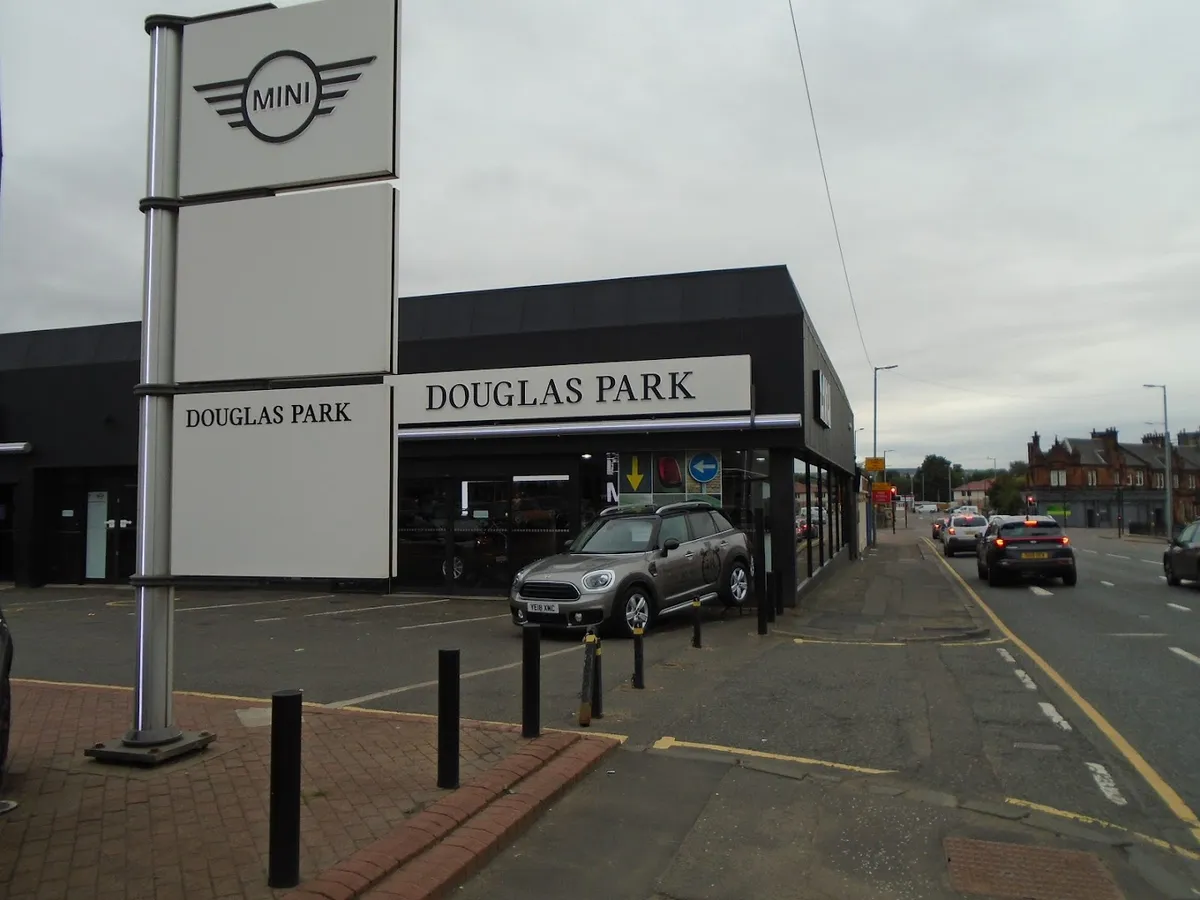 Douglas Park MINI Hamilton — MINI dealer in Hamilton