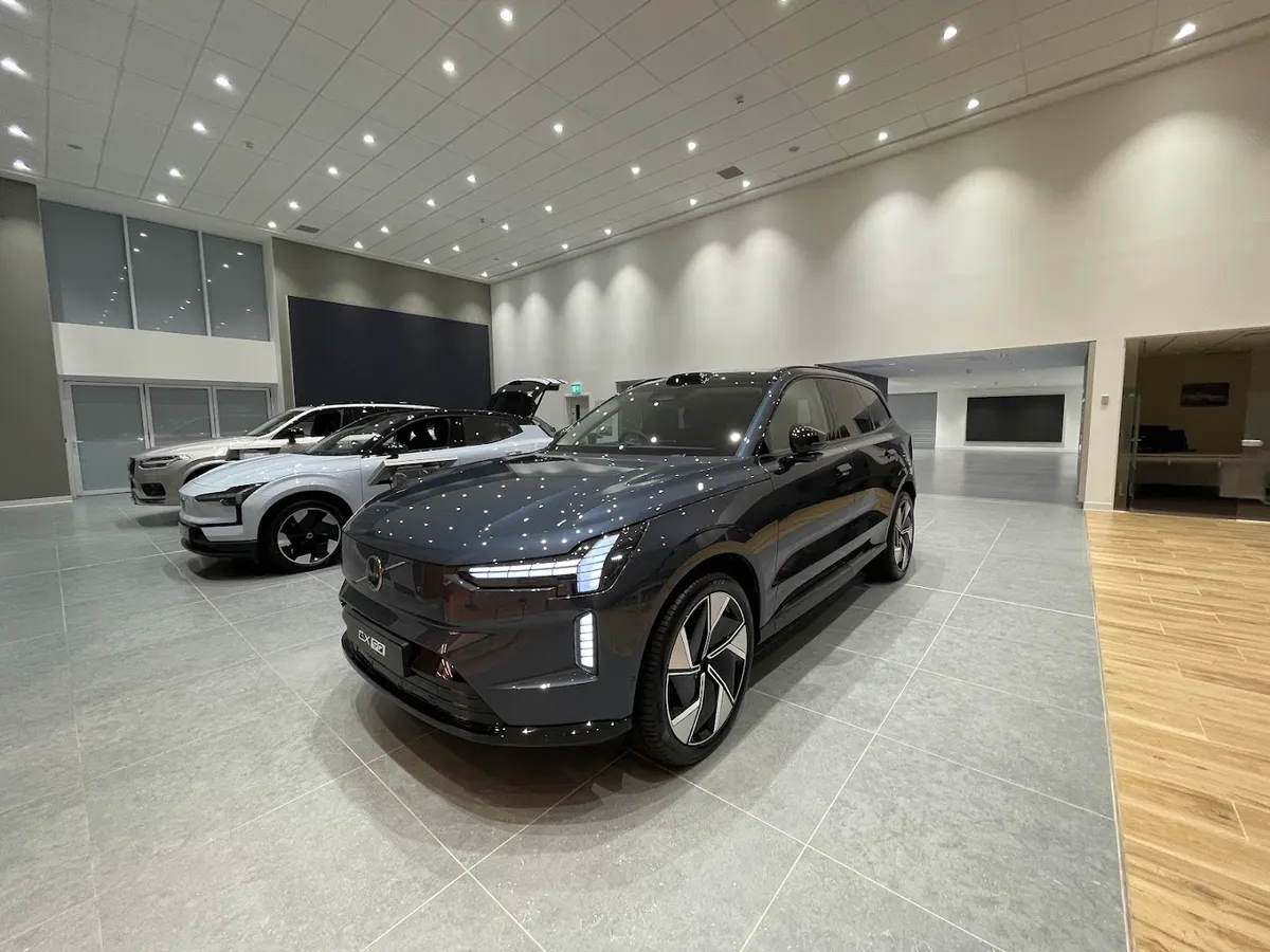 Endeavour Volvo North West London photo 5