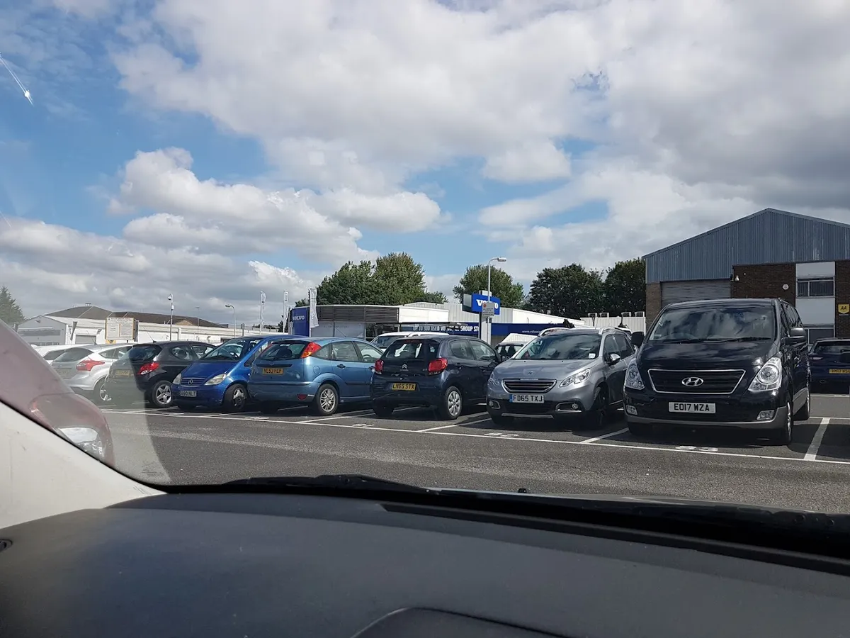 Endeavour Volvo North West London photo 6