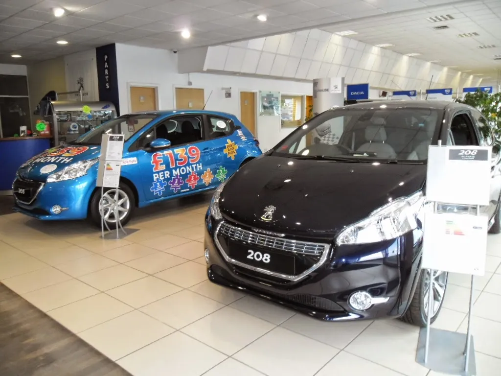 Evans Halshaw Renault Edinburgh photo 7