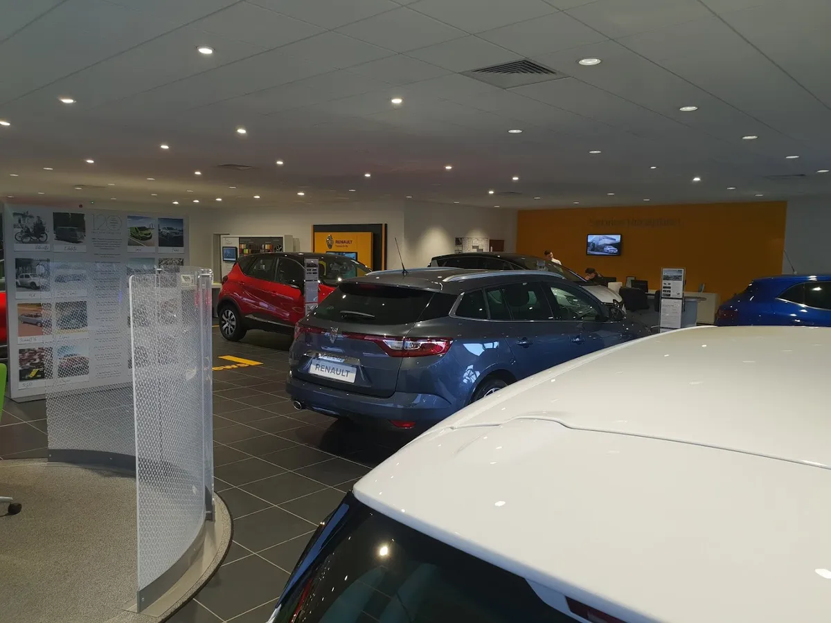 Evans Halshaw Renault Edinburgh photo 8