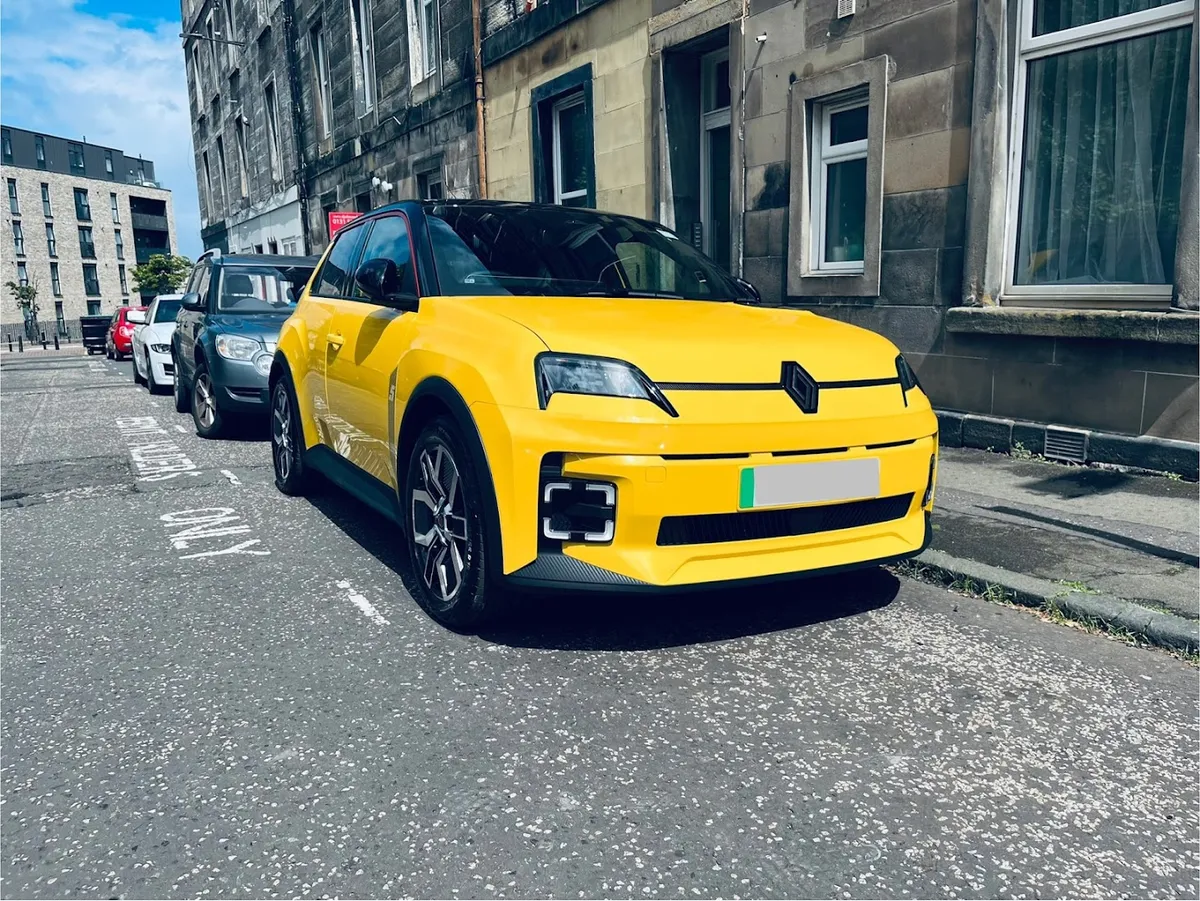 Evans Halshaw Renault Edinburgh photo 9