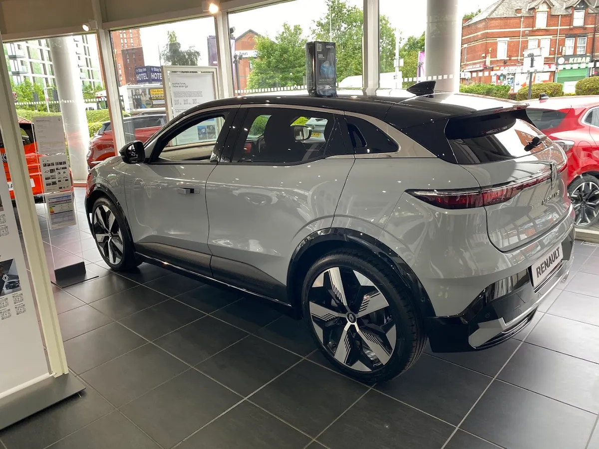 Evans Halshaw Renault Manchester photo 6