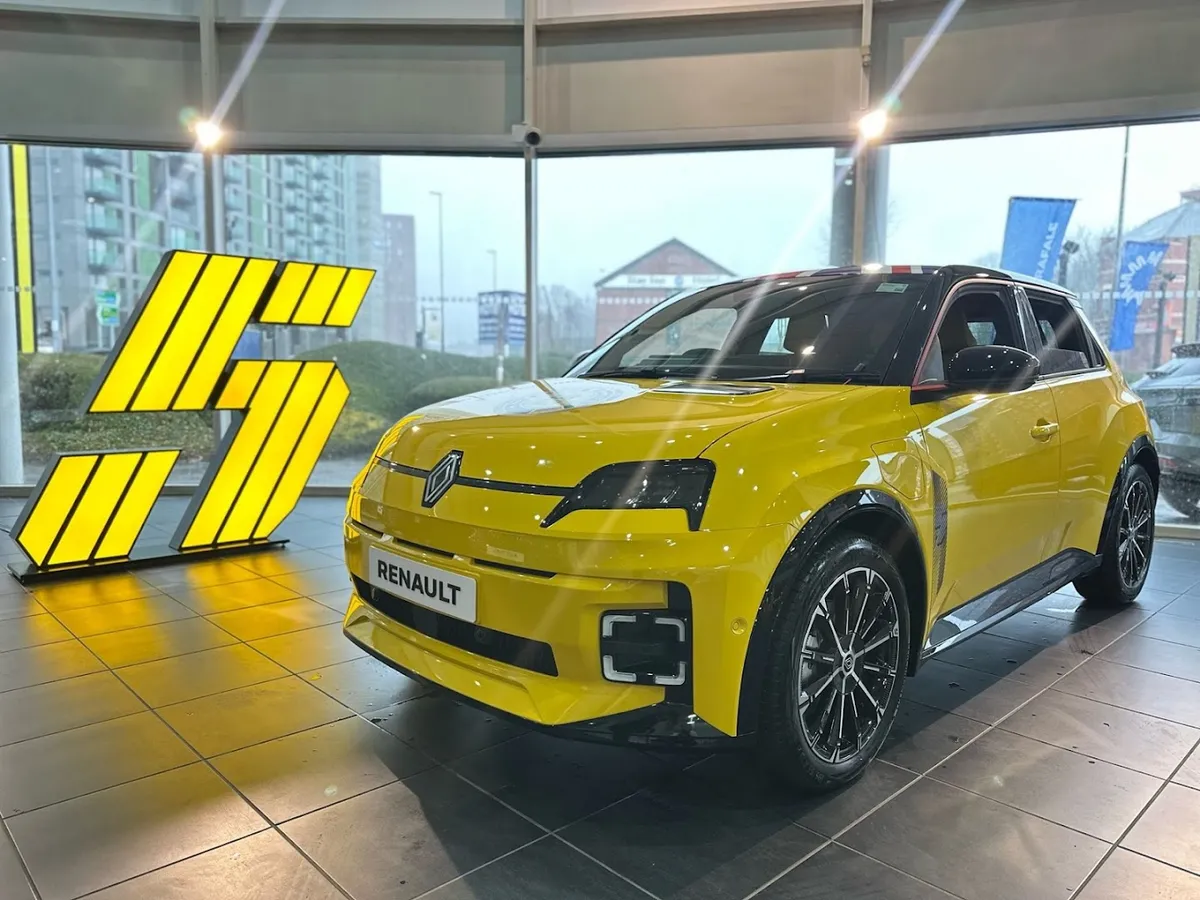 Evans Halshaw Renault Manchester photo 9