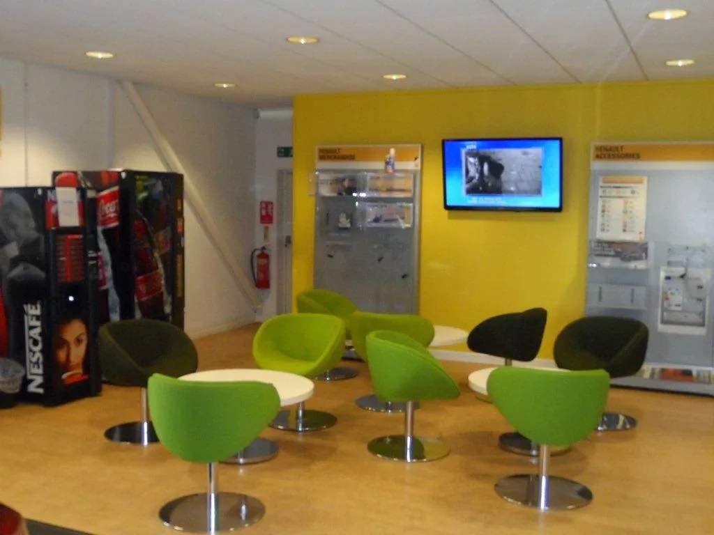 Evans Halshaw Renault Sunderland photo 7