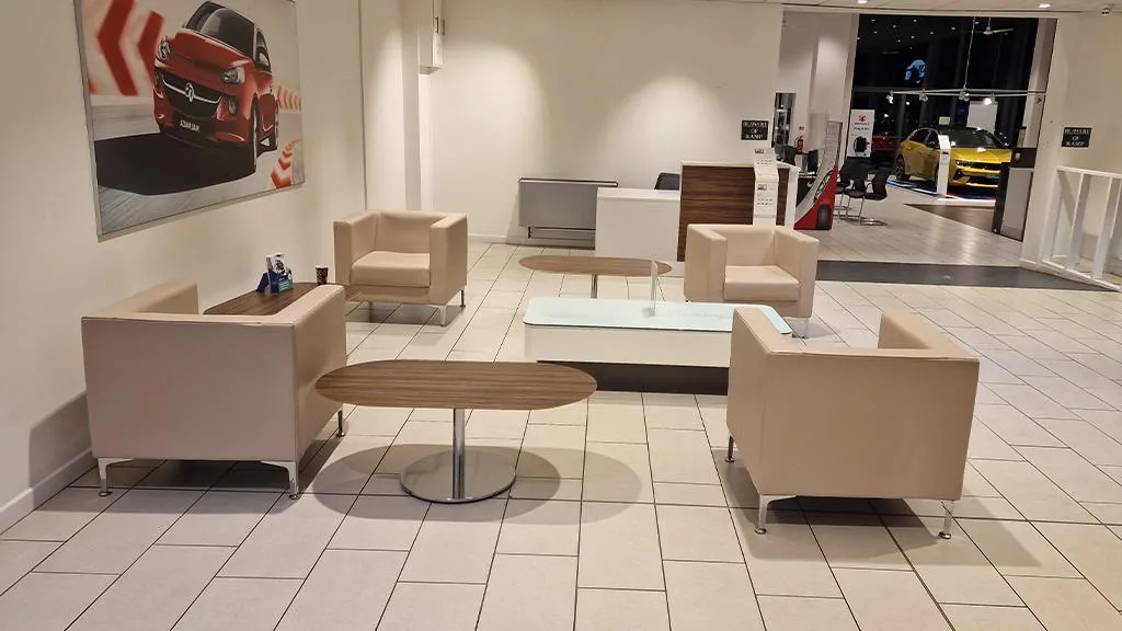 Evans Halshaw Vauxhall Cardiff photo 3