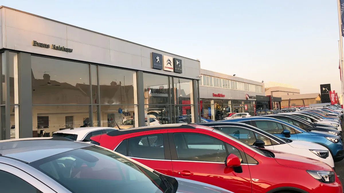 Evans Halshaw Vauxhall Cardiff photo 4