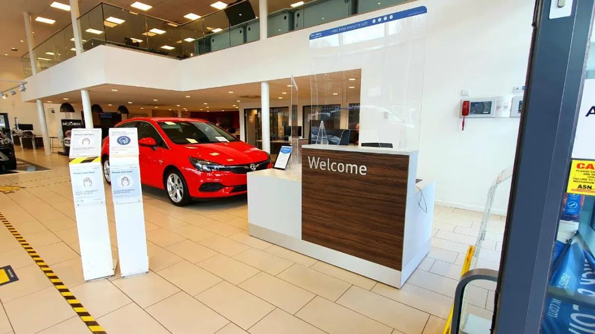 Evans Halshaw Vauxhall Leeds photo 3