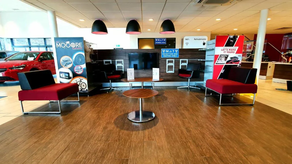 Evans Halshaw Vauxhall Leeds photo 4