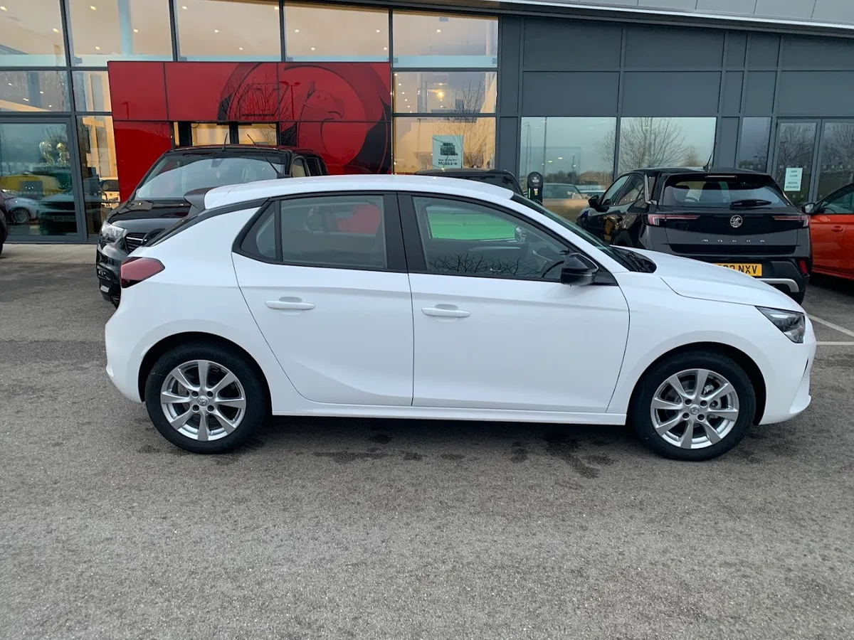 Evans Halshaw Vauxhall Leeds photo 5