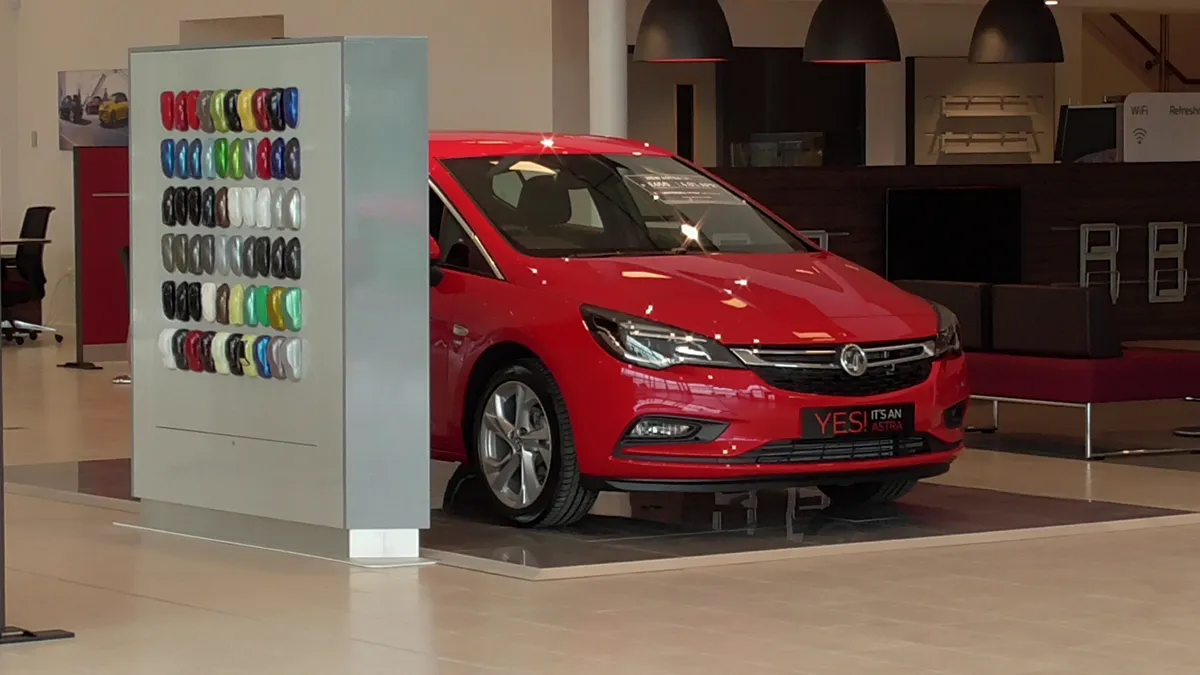 Evans Halshaw Vauxhall Leeds photo 10