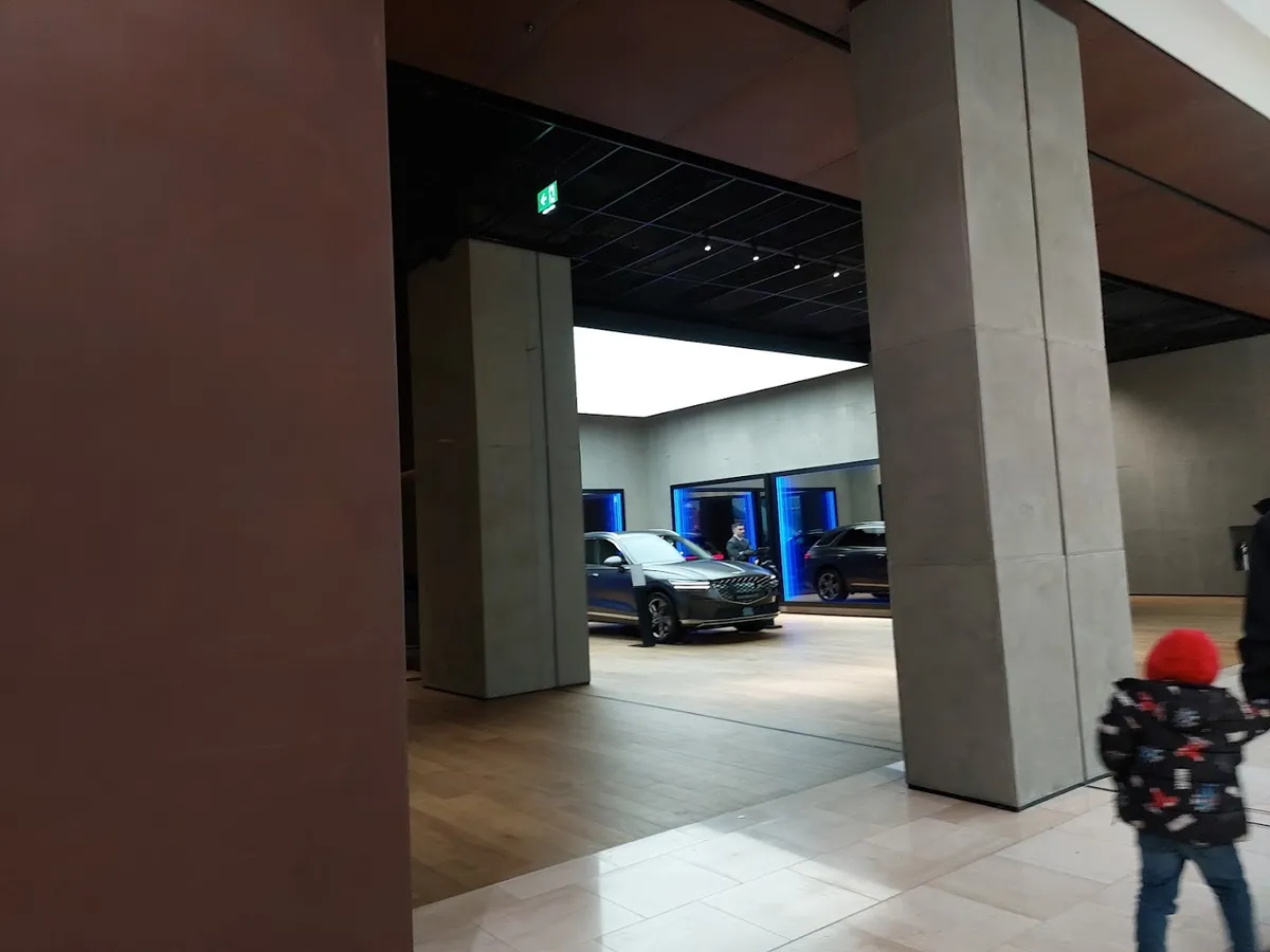 Genesis Studio London Westfield — Car dealer in London
