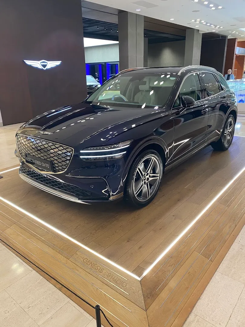 Genesis Studio London Westfield photo 2