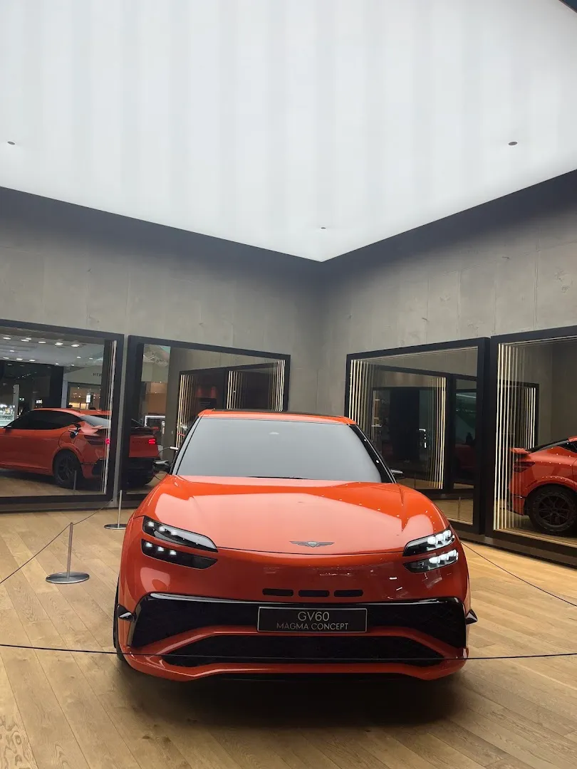 Genesis Studio London Westfield photo 5