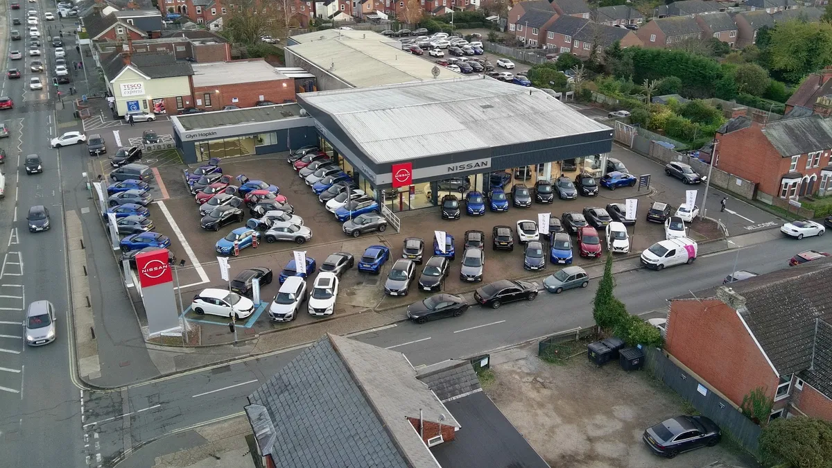 Glyn Hopkin Nissan Ipswich photo 5