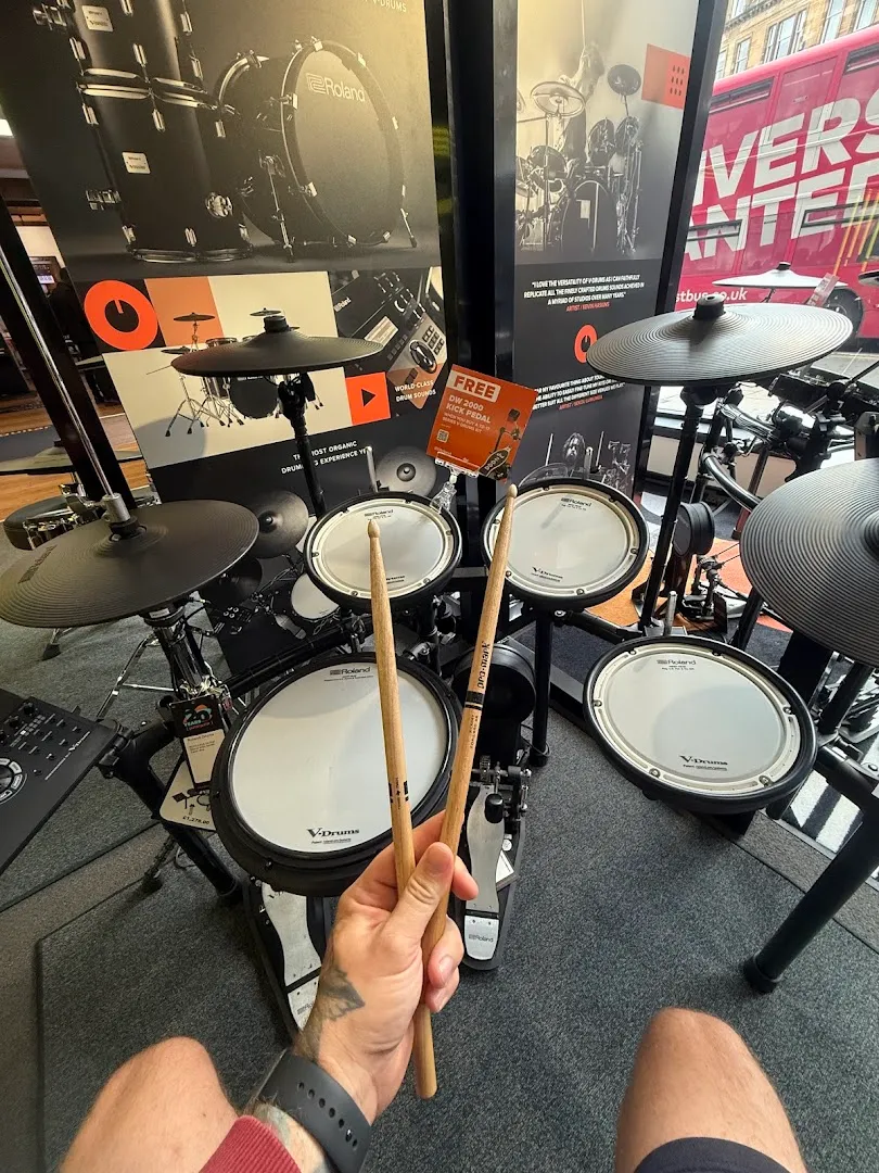 guitarguitar Glasgow photo 6