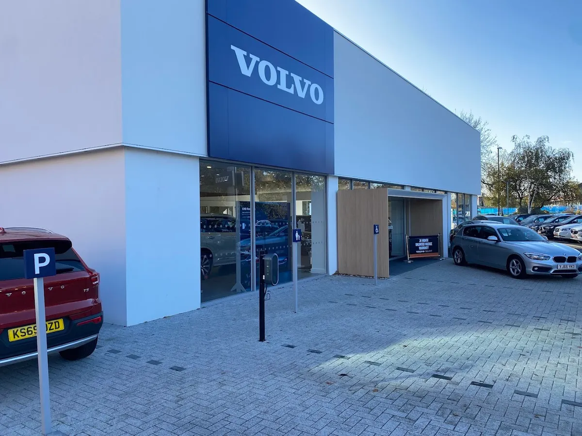 Harwoods Volvo Crawley photo 7