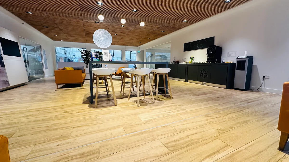 Harwoods Volvo Crawley photo 8