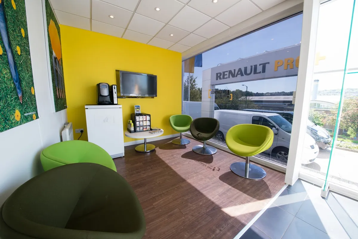 Hendy Renault Brighton photo 6