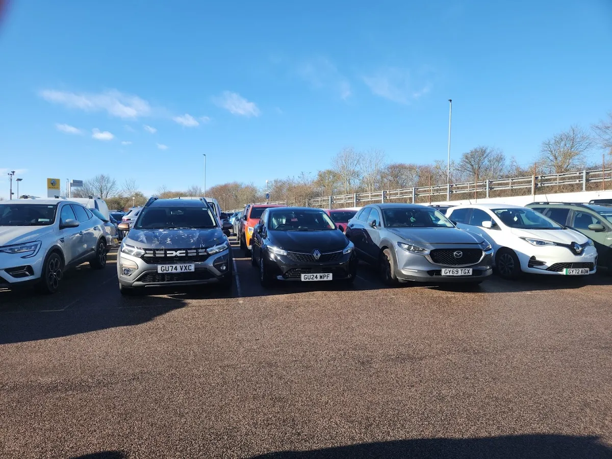 Hendy Renault Brighton photo 9