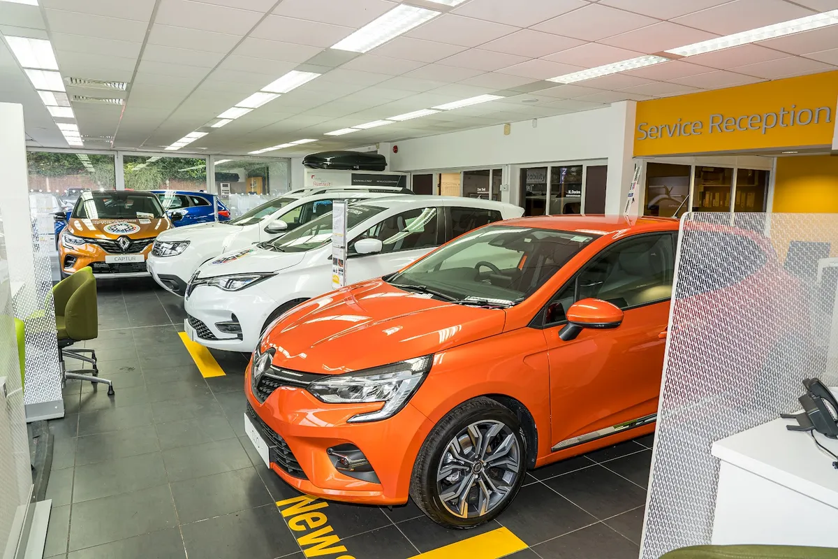 Hendy Renault Horley photo 3