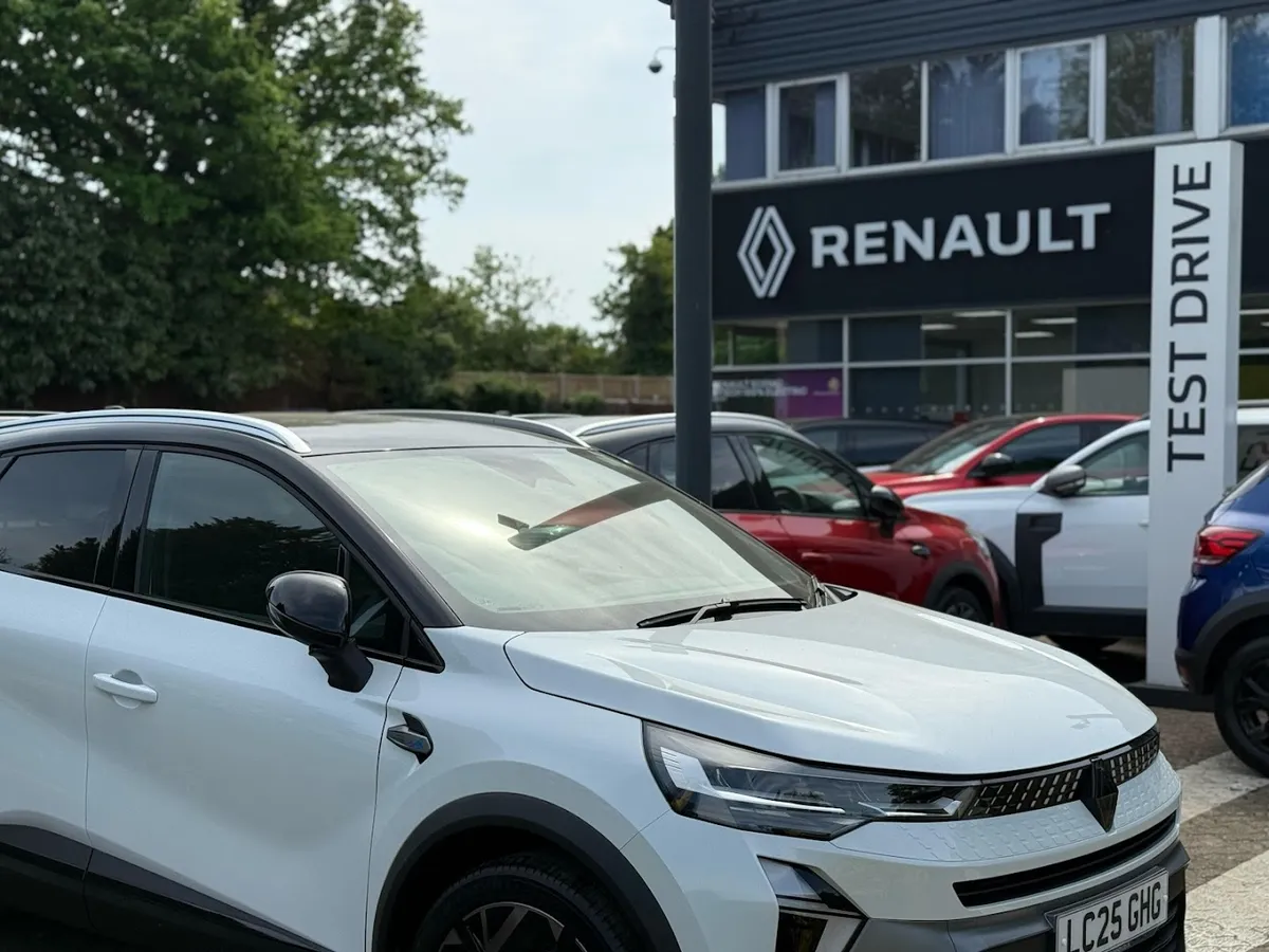 Hendy Renault Horley photo 4