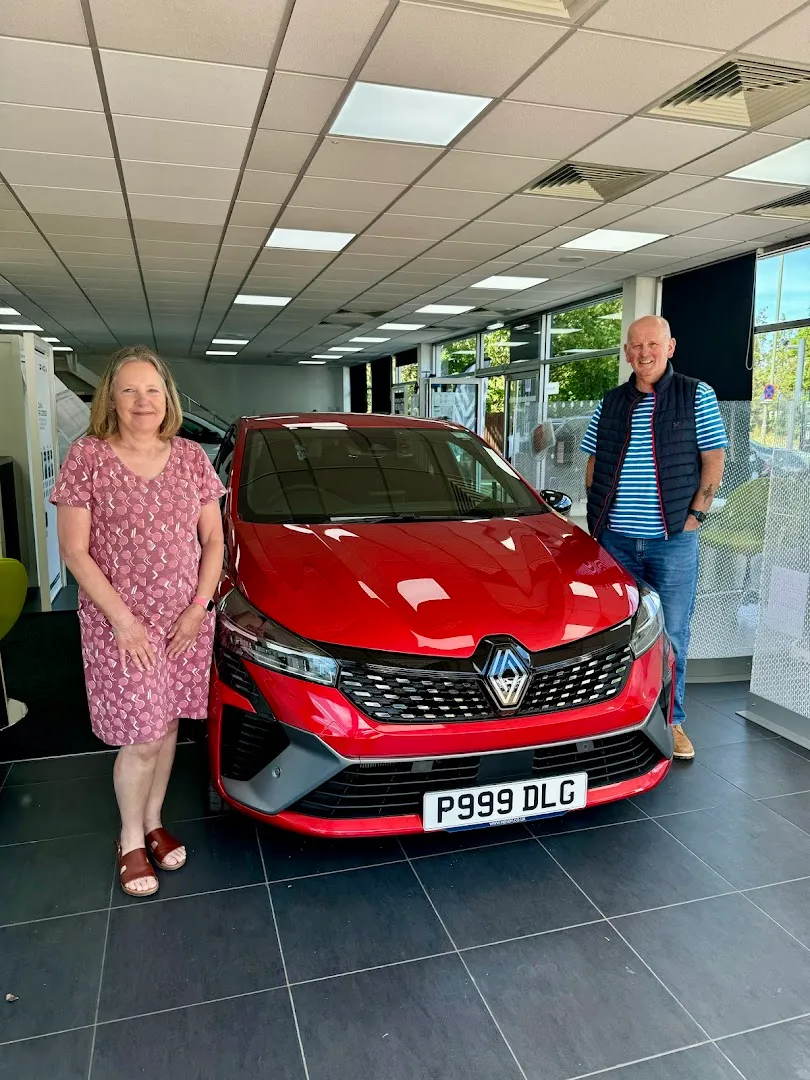 Hendy Renault Horley photo 5