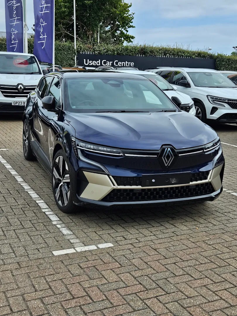 Hendy Renault Portsmouth photo 3