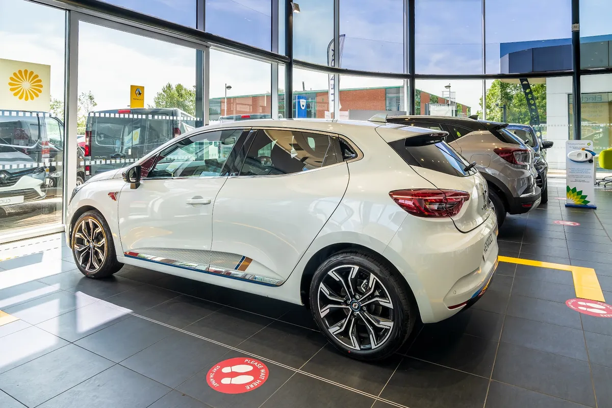 Hendy Renault Portsmouth photo 9