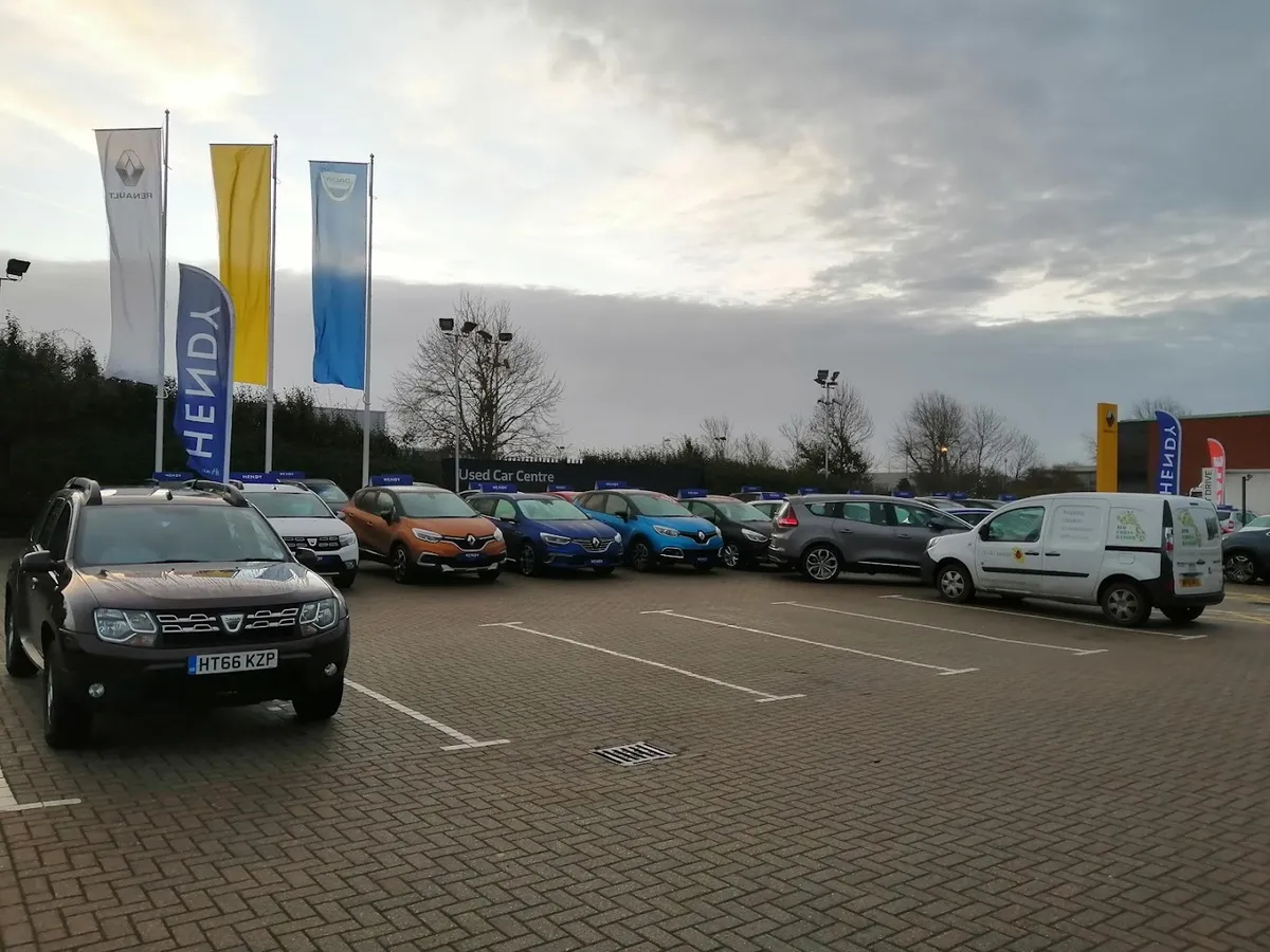 Hendy Renault Portsmouth photo 10