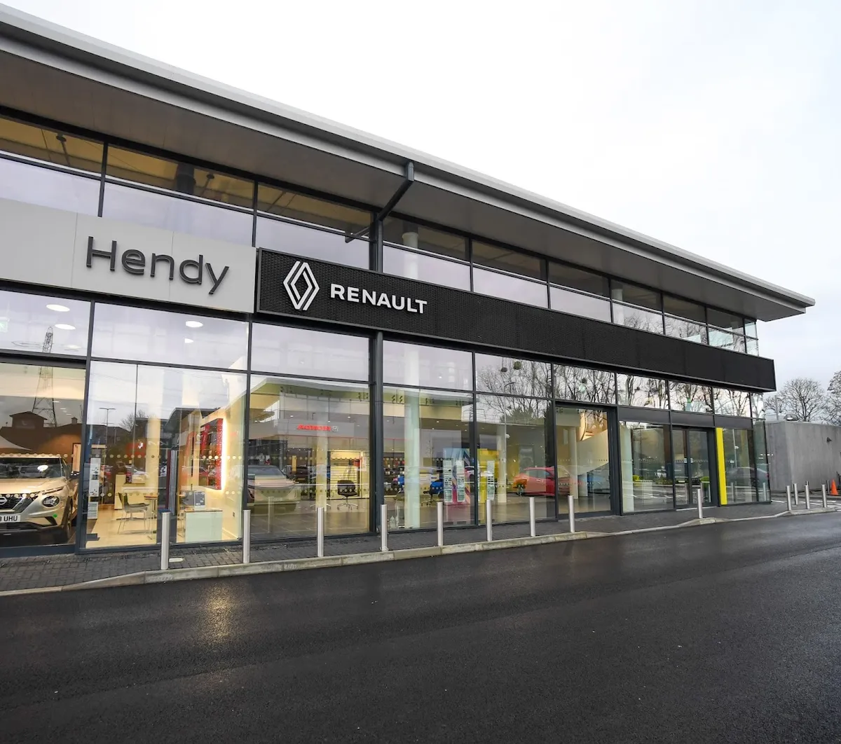 Hendy Renault Southampton — Renault dealer in Eastleigh