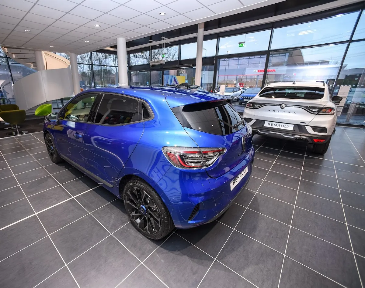 Hendy Renault Southampton photo 6