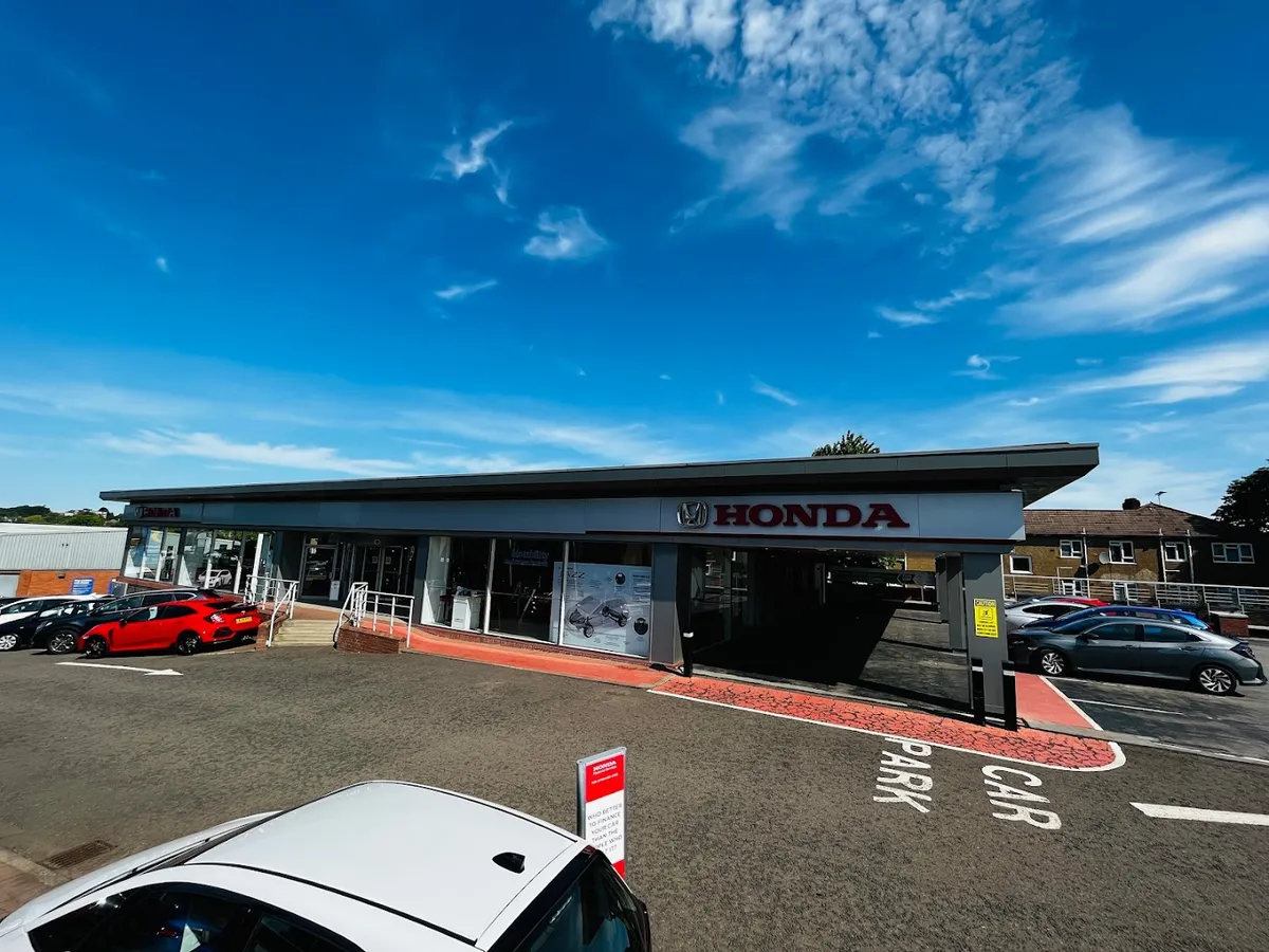 Henrys Honda Glasgow photo 3