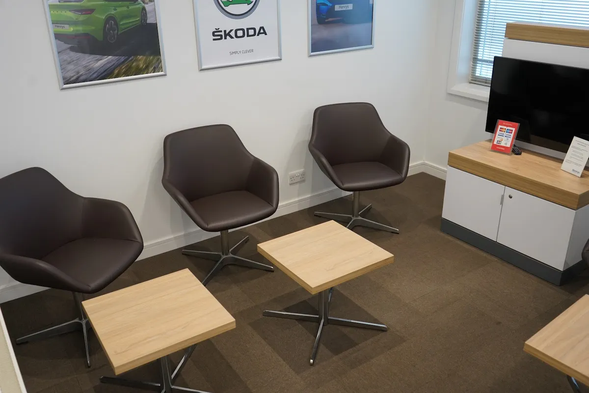 Henrys Škoda (South) Service Centre photo 8