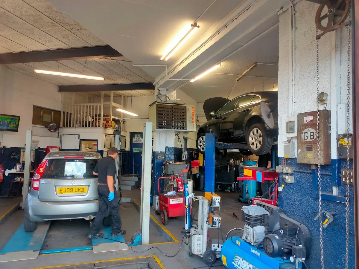 Hurleyhouse Cars Ltd - Vauxhall Specialists photo 3